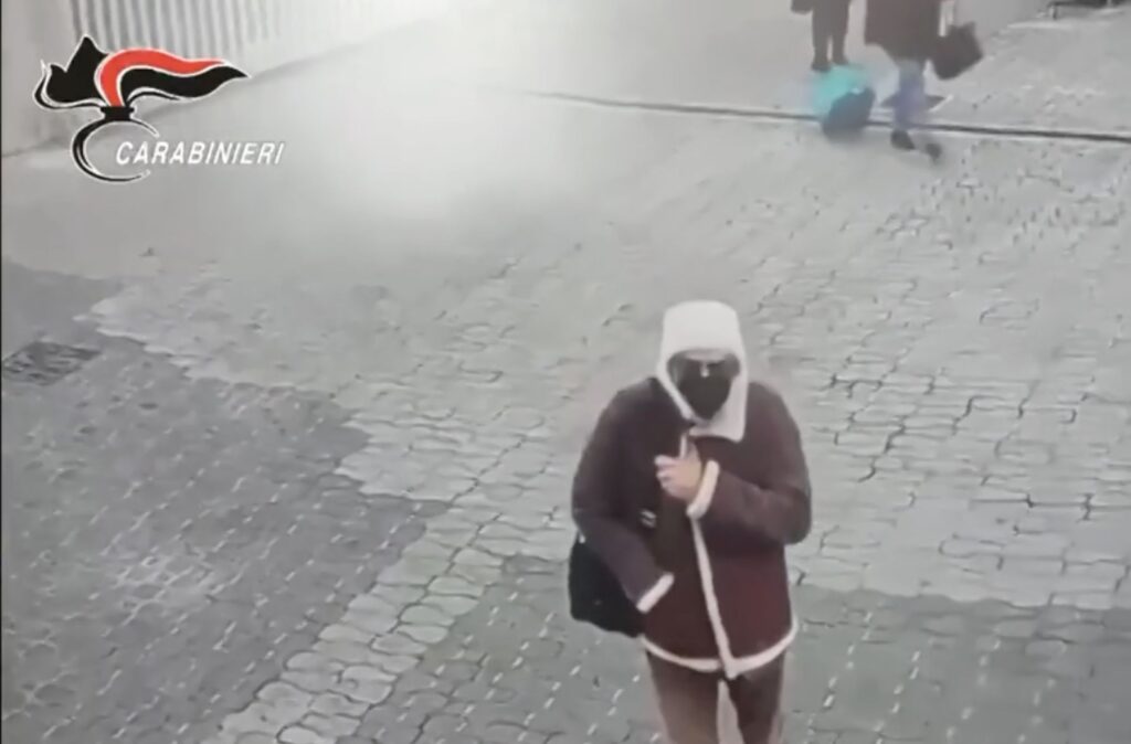 Italia confiscă aur, vile de lux și sume de bani provenite din traficul de droguri al mafiei siciliene