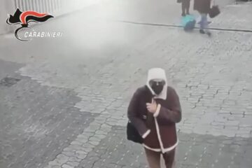 Italia confiscă aur, vile de lux și sume de bani provenite din traficul de droguri al mafiei siciliene