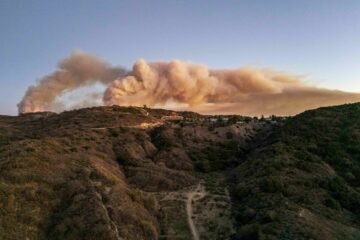 Peste 17.000 de persoane au fost evacuate din California în urma incendiilor de vegetație