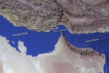 Iranul amenință cu riposte dacă forțele americane încearcă să se apropie de Strâmtoarea Ormuz