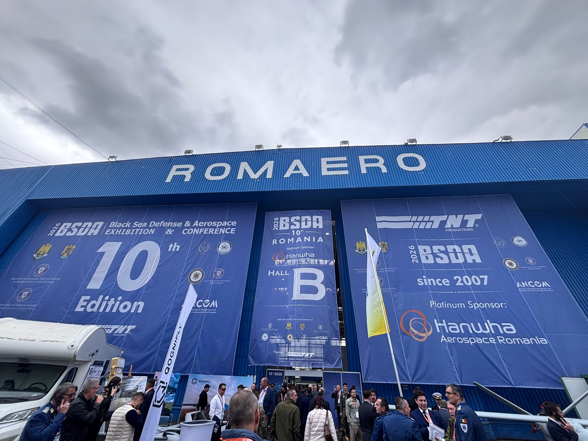 Peste 650 de companii din 36 de țări își expun echipamentele de apărare și securitate pe platforma ROMAERO Băneasa. Tot ce se poate vedea la BSDA 2026