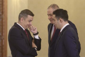 L-au demis pe Bolojan, dar l-ar putea pune prim-ministru pe „omul lui Băsescu”. Cum iese PSD din criza politică