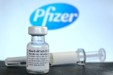 A sosit factura pentru vaccinurile Pfizer: România trebuie să plătească peste 680 de milioane de euro. Ce încearcă Guvernul