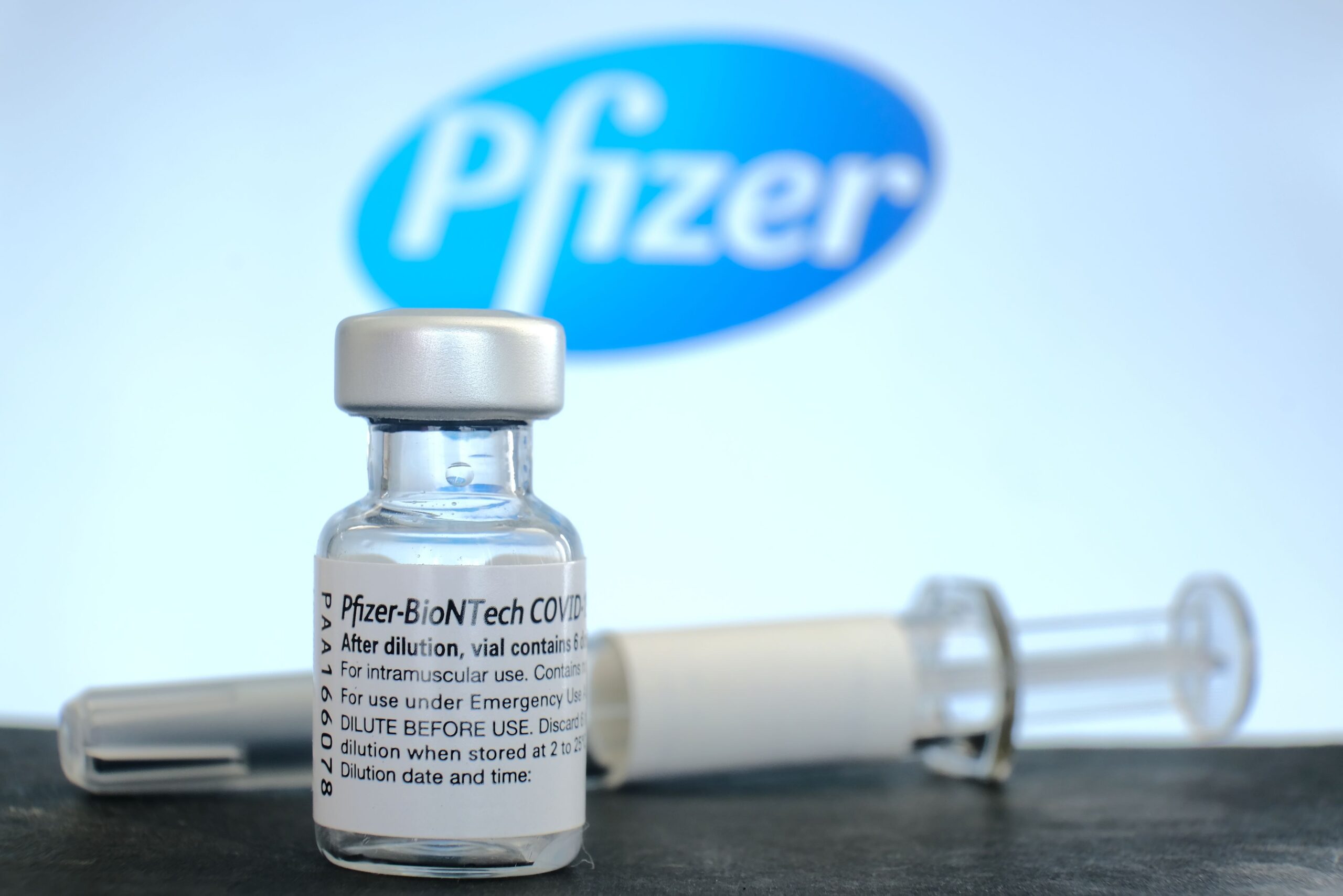 A sosit factura pentru vaccinurile Pfizer: România trebuie să plătească peste 680 de milioane de euro. Ce încearcă Guvernul