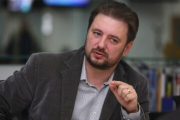 Șah politic la vârful puterii. Cristian Pîrvulescu vede UDMR arbitru decisiv în formarea guvernului: „Miza este recuperarea influenței”