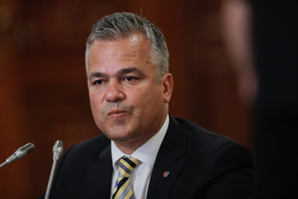 Adrian Veștea refuză să își depună mandatul după decizia PNL: „Voi merge mai departe”