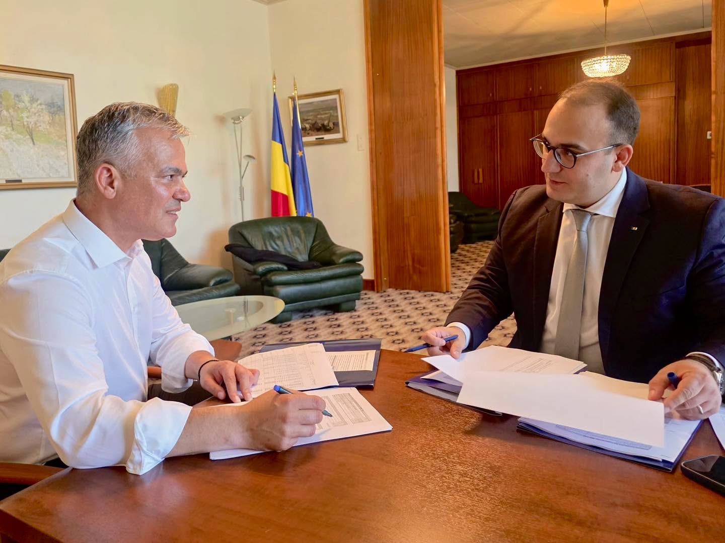 Veștea a discutat cu Florin Zaharia pentru Ministerul Investițiilor Europene. Mesaj despre PNRR și fondurile UE, în timpul Congresului PNL