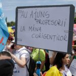 Sindicaliștii din educație protestează la Parlament pentru modificarea legilor Educației. Peste 160.000 de semnături vor fi depuse