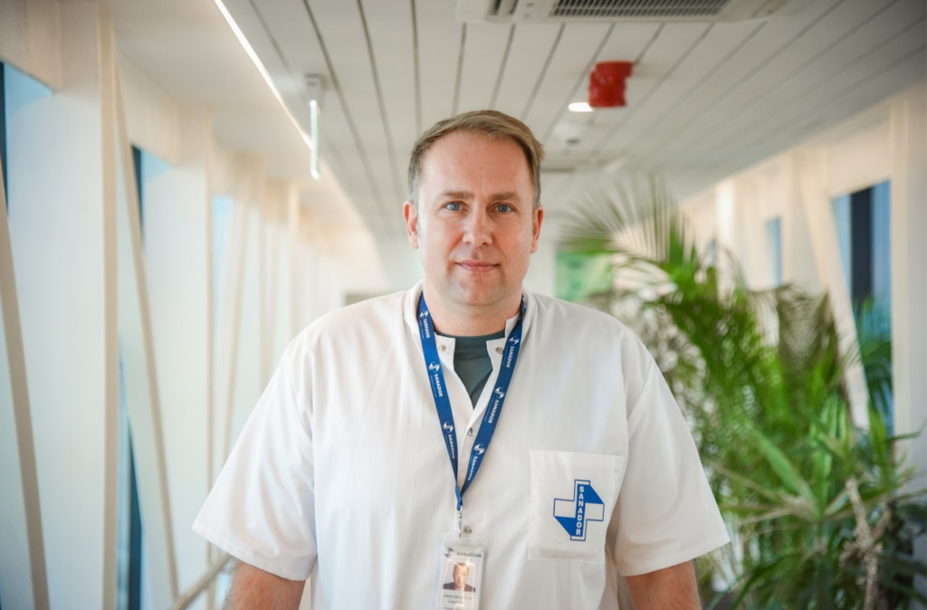 Prof. Dr. Victor Costache, șeful Secției de Chirurgie Cardiovasculară SANADOR: „În bolile valvelor inimii, tratamentul modern poate evita tăierea sternului în cele mai multe cazuri“