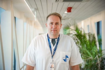 Prof. Dr. Victor Costache, șeful Secției de Chirurgie Cardiovasculară SANADOR: „În bolile valvelor inimii, tratamentul modern poate evita tăierea sternului în cele mai multe cazuri“