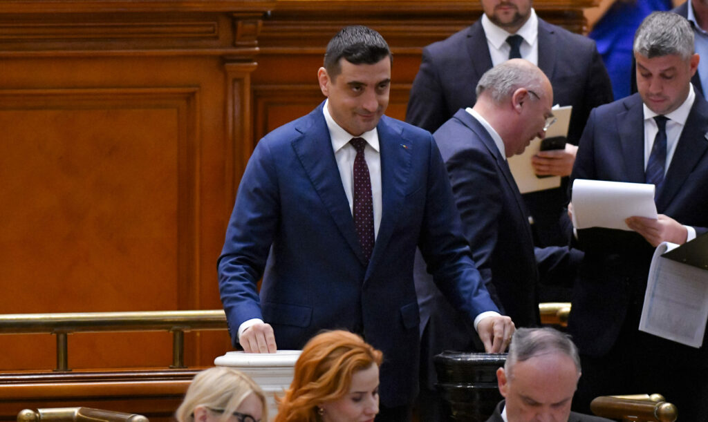 a pus umărul la căderea Guvernului Bolojan, iar acum poate decide soarta Guvernului Veștea