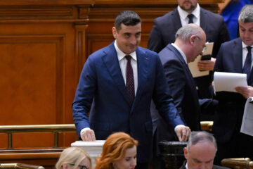 a pus umărul la căderea Guvernului Bolojan, iar acum poate decide soarta Guvernului Veștea