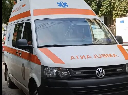 Intervenție de urgență în Harghita / Șapte persoane, printre care copii, au fost transportate de urgență la spital după ce li s-a făcut rău la masă