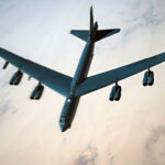 Un bombardier B-52 s-a prăbușit după decolare de la o bază militară americană din California