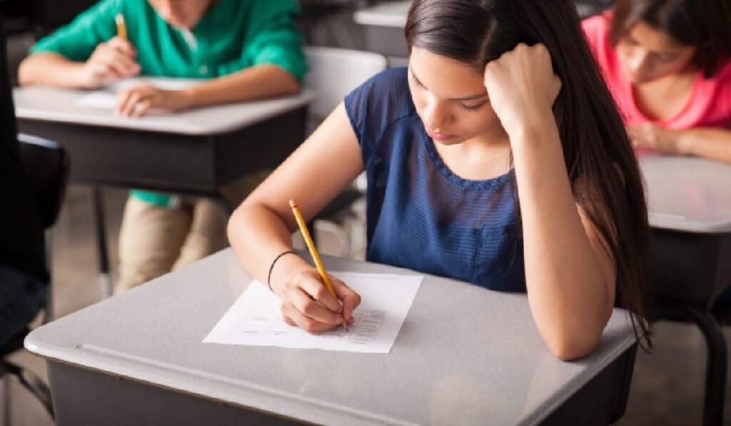 Alertă De Caniculă La Examene! Greșeala Majoră Pe Care O Fac Părinții Cu Hidratarea Copiilor și Cum Ar Trebui Să Arate Meniul înainte De Probă Alertă De Caniculă La Examene! Greșeala Majoră Pe Care O Fac Părinții Cu Hidratarea Copiilor și Cum Ar Trebui Să Arate Meniul înainte De Probă