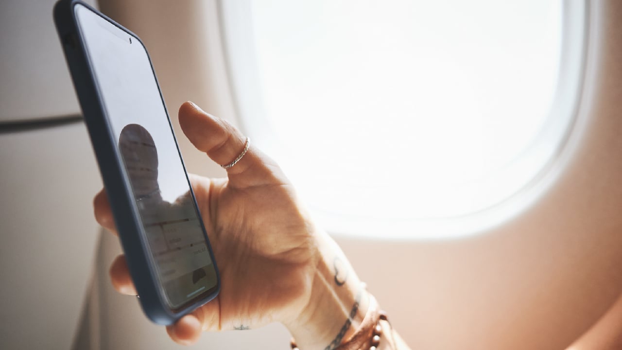 „Începutul sfârșitului pentru modul avion”. Compania low-cost preferată de români va oferi internet la bord, de anul viitor