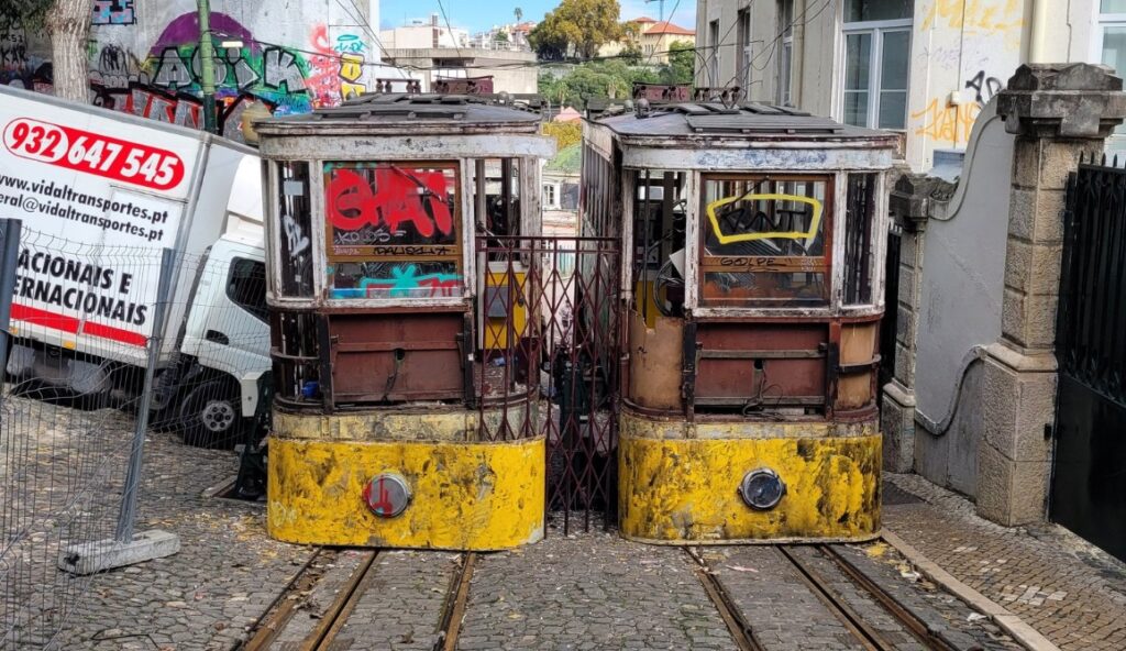 De ce sunt încă închise funicularele istorice din Lisabona. Accidentul care a scos la iveală probleme vechi ale transportului public