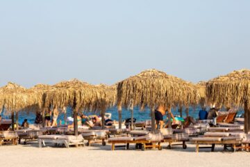 Canicula a generat un număr record de turiști pe litoralul românesc. Peste 90.000 de oameni au fost la mare în acest weekend