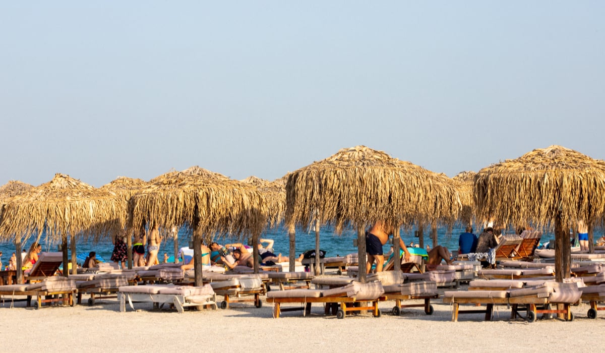 Canicula a generat un număr record de turiști pe litoralul românesc. Peste 90.000 de oameni au fost la mare în acest weekend