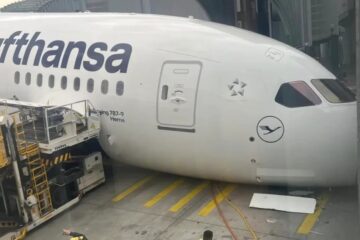 Un Boeing 787 s-a prăbușit în timp ce stătea pe loc