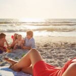 Insulele din Grecia unde copiii se joacă în siguranță, iar părinții chiar apucă să se relaxeze