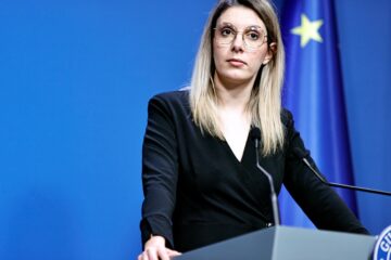Procesul câștigat de Diana Buzoianu împotriva RA-APPS se reia de la zero. Ministrul Mediului, ironic: „Nu e normal să fie criticat sistemul de justiţie”