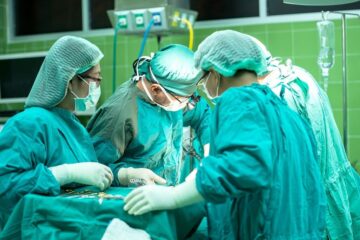 Sanitas avertizează: Noua lege a salarizării taie sporuri și riscă să readucă exodul medicilor
