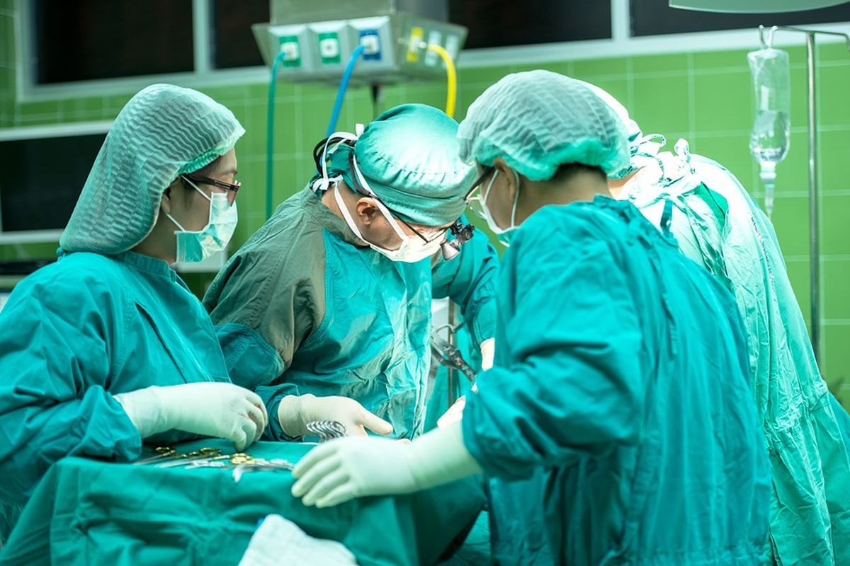 Sanitas avertizează: Noua lege a salarizării taie sporuri și riscă să readucă exodul medicilor