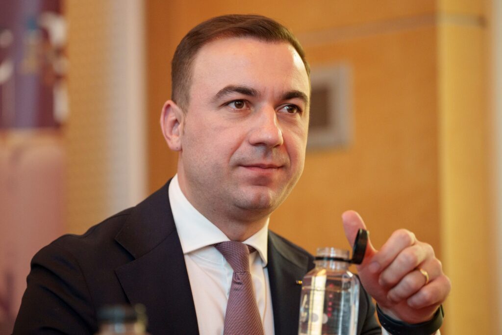 Bogdan Ivan propune reducerea TVA la carburanți și a accizei la motorină. Fostul ministru al Energiei cere plafonarea adaosului comercial
