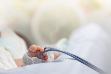 „Evident că nu mai au nicio șansă”. Unul dintre nou-născuții care așteptau un loc la ATI, la Spitalul „Marie Curie”, a murit