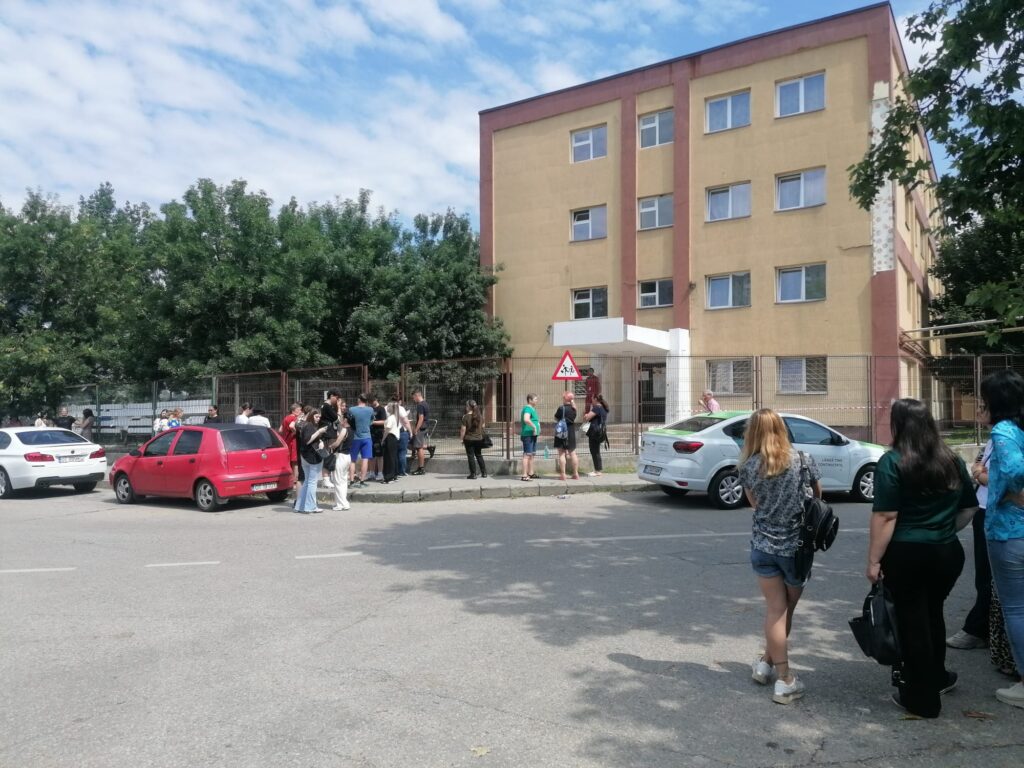 Liceele tehnologice rămân fără elevi, în timp ce la teoretic se intră cu medii sub 3. „Situația este dezastruoasă”