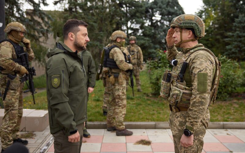 Zelenski ia în calcul să-l înlocuiască pe Sîrski la comanda armatei ucrainene. Cine ar putea veni în locul său