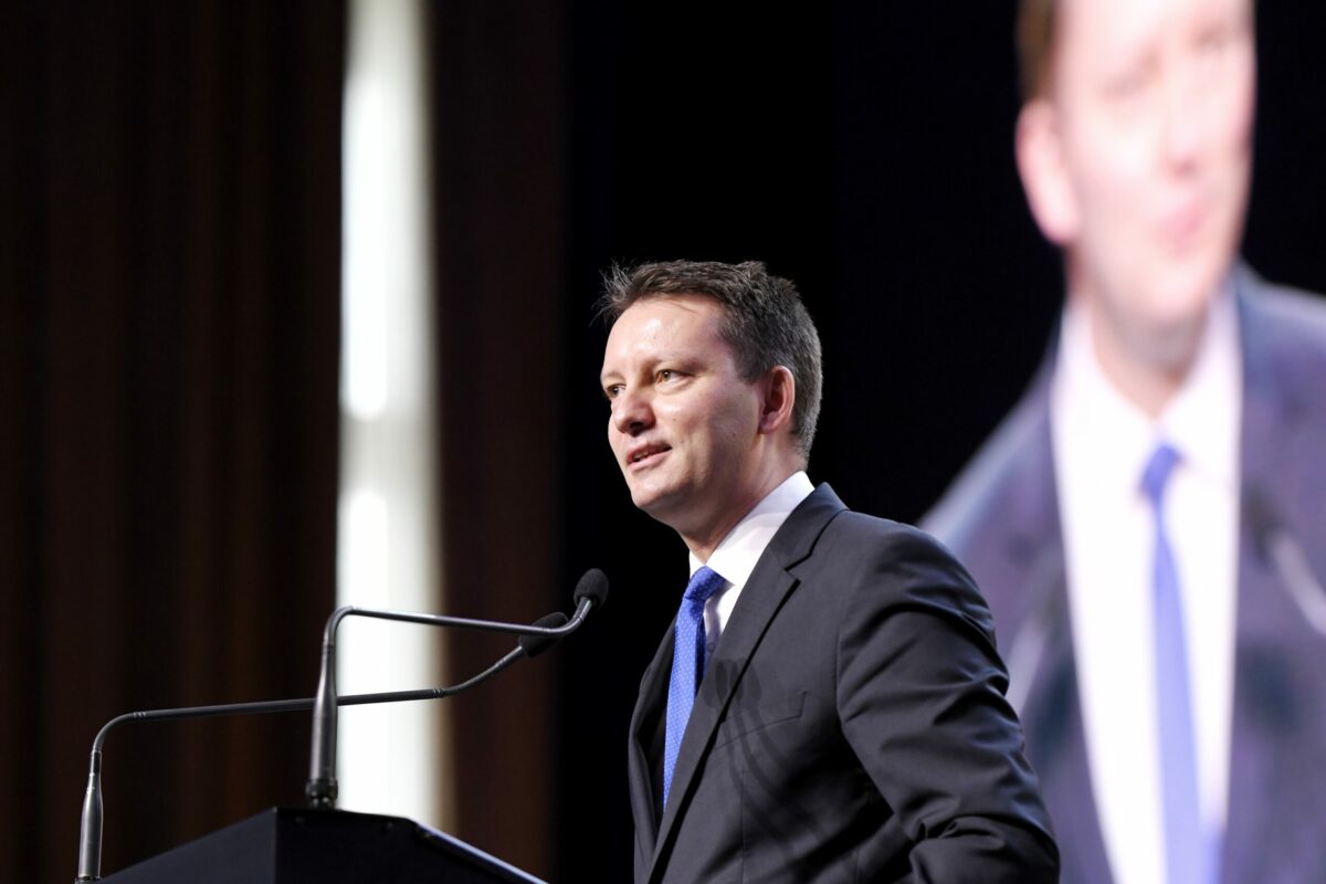 PSD să abandoneze atitudinea unui partid de 51%