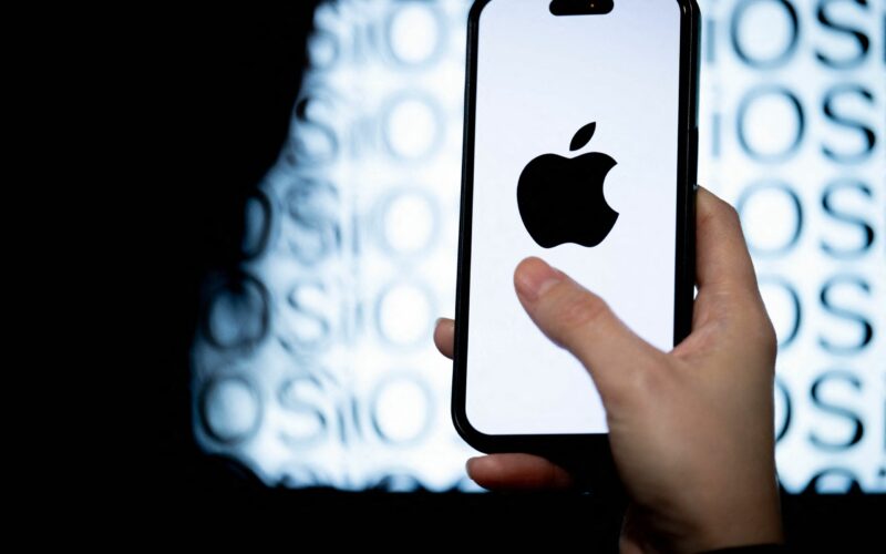 Apple acuză compania din spatele ChatGPT că i-a furat secretele pentru „ucigașul iPhone”