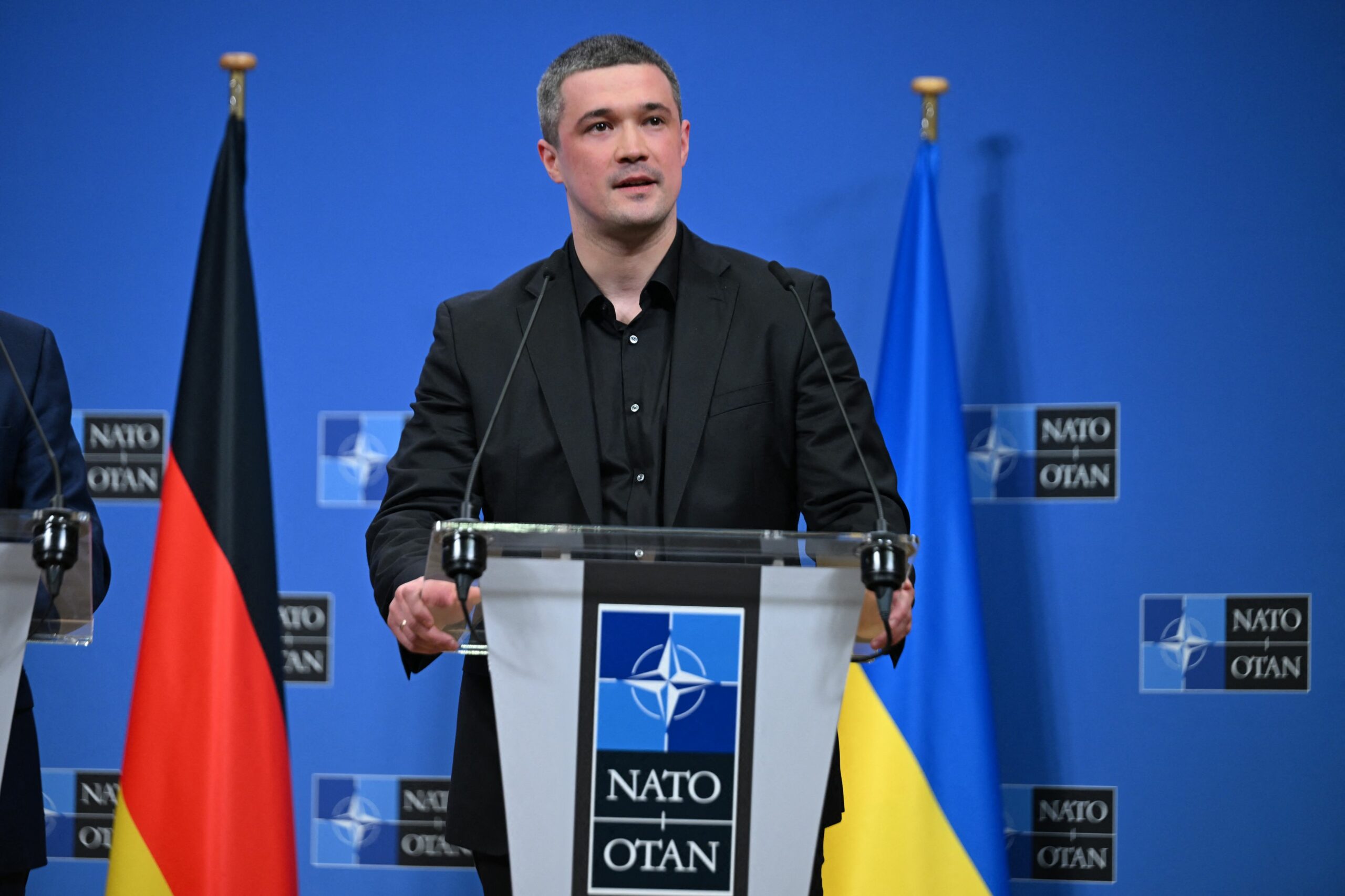 Fostul ministru ucrainean al Apărării susține că a fost demis din cauza reformei achizițiilor militare