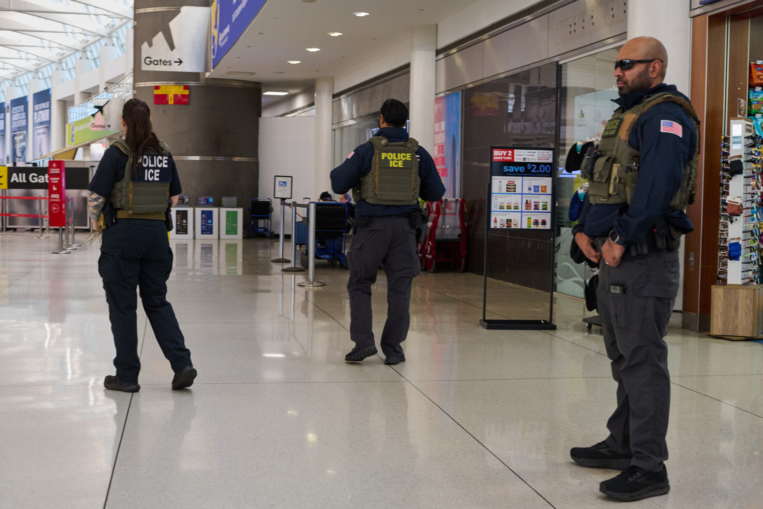 ICE suspendă majoritatea opririlor în trafic după ce două persoane au fost ucise în Maine și Texas