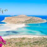 În Grecia poți înota în râul lui Hades și vedea peștera lui Hermes. 5 locuri în care miturile prind viață