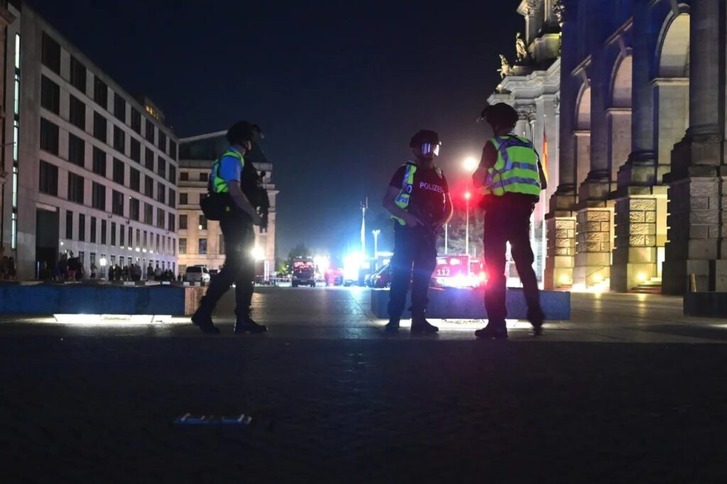Parada Pride, anulată după ce un vehicul a intrat în mulțime