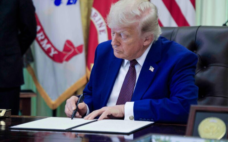 Trump anunță tarife vamale de 100% pentru medicamentele generice