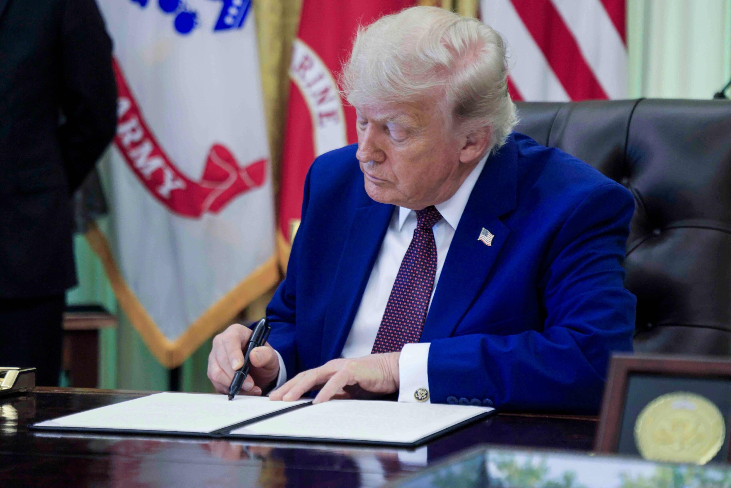 Trump anunță tarife vamale de 100% pentru medicamentele generice