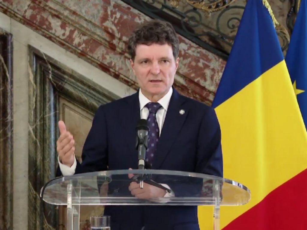 Nicușor Dan a promulgat legile necesare pentru jaloanele din PNRR și ratificarea Acordului SAFE. Avertisment privind modificarea legislației referitoare la decarbonizare