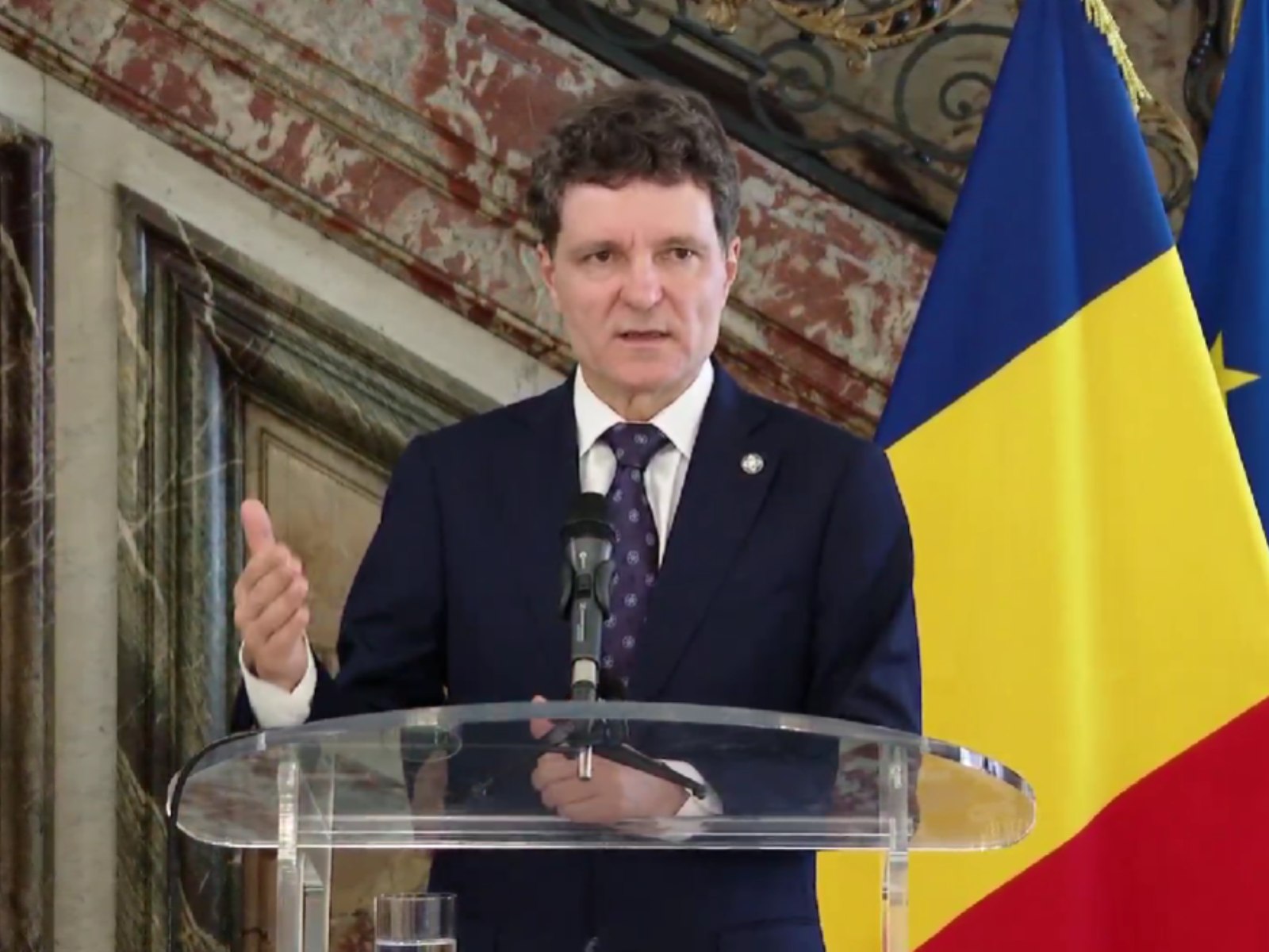 Nicușor Dan a promulgat legile necesare pentru jaloanele din PNRR și ratificarea Acordului SAFE. Avertisment privind modificarea legislației referitoare la decarbonizare