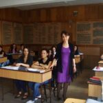 100 de profesori de liceu vor fi pregătiți să folosească inteligența artificială la clasă. Printre formatori, un expert de la Harvard