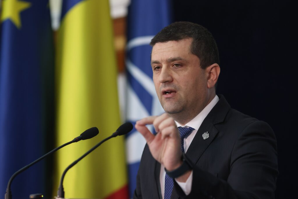 Miruță, replică la atacurile lui Grindeanu: „Diferența dintre centimetrii mei și inacțiunea lui Grindeanu este oprirea Cernavodă”