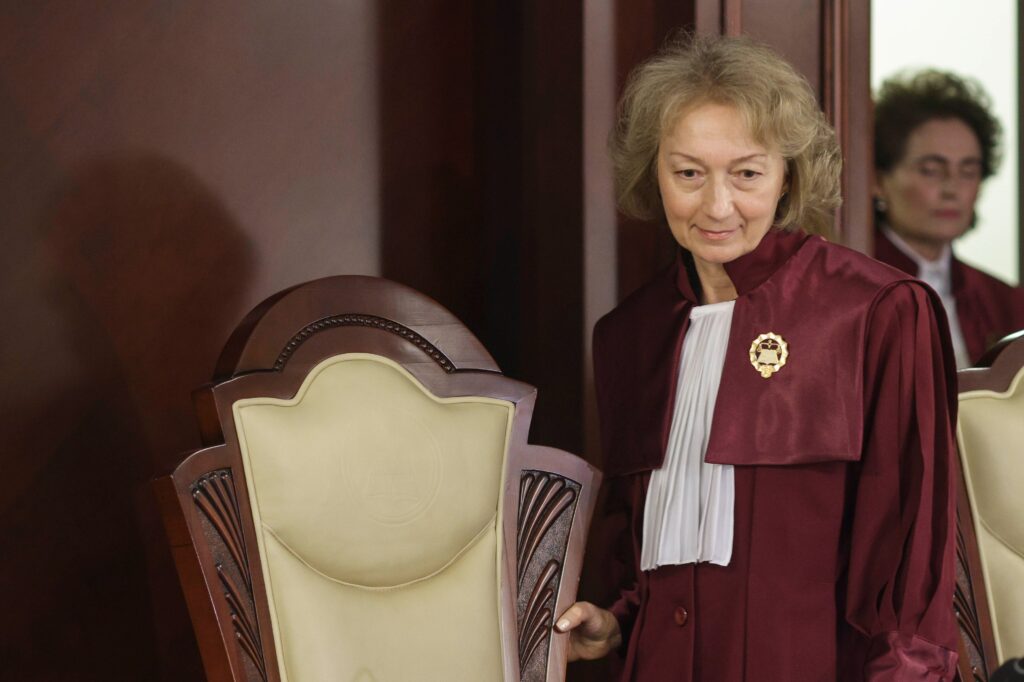 De ce ridică semne de întrebare întâlnirea discretă dintre premierul Ilie Bolojan și președinta CCR? „Contextul este unul sensibil”