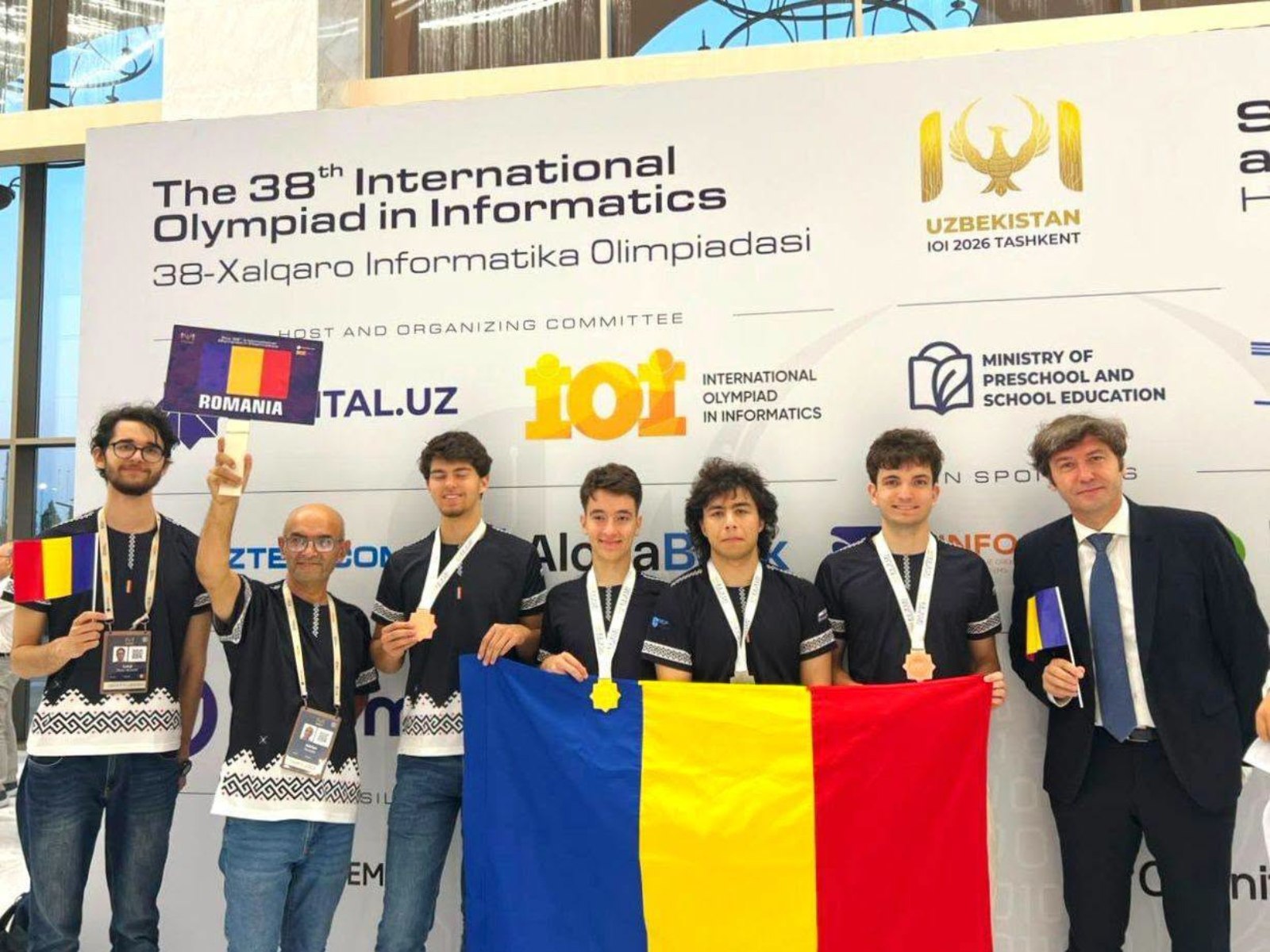 Elevii români au câștigat o medalie de aur, una de argint și două de bronz la Olimpiada Internațională de Informatică din Uzbekistan