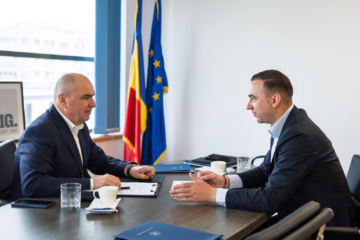 Dispută între Bolojan și Bogdan Ivan pe tema riscului de blackout. „Oamenii au primit deja înștiințările, ați testat apele!”