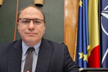 Cum justifică ministrul Educației tăierea burselor pentru elevi în vacanțe: „Confundăm bursa cu alocația”