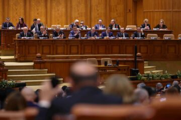 Proiectul de lege privind incompatibilitățile aleșilor locali, adoptat de Senat. USR amenință că va ataca legea la CCR: „Aţi inventat astăzi două Constituţii”