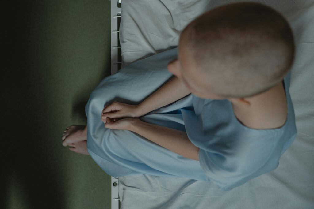 „Nu vă puneți, prin inacțiune, semnătura pe certificatele noastre de deces”. Pacienții cu cancer îl contrazic pe șeful CNAS